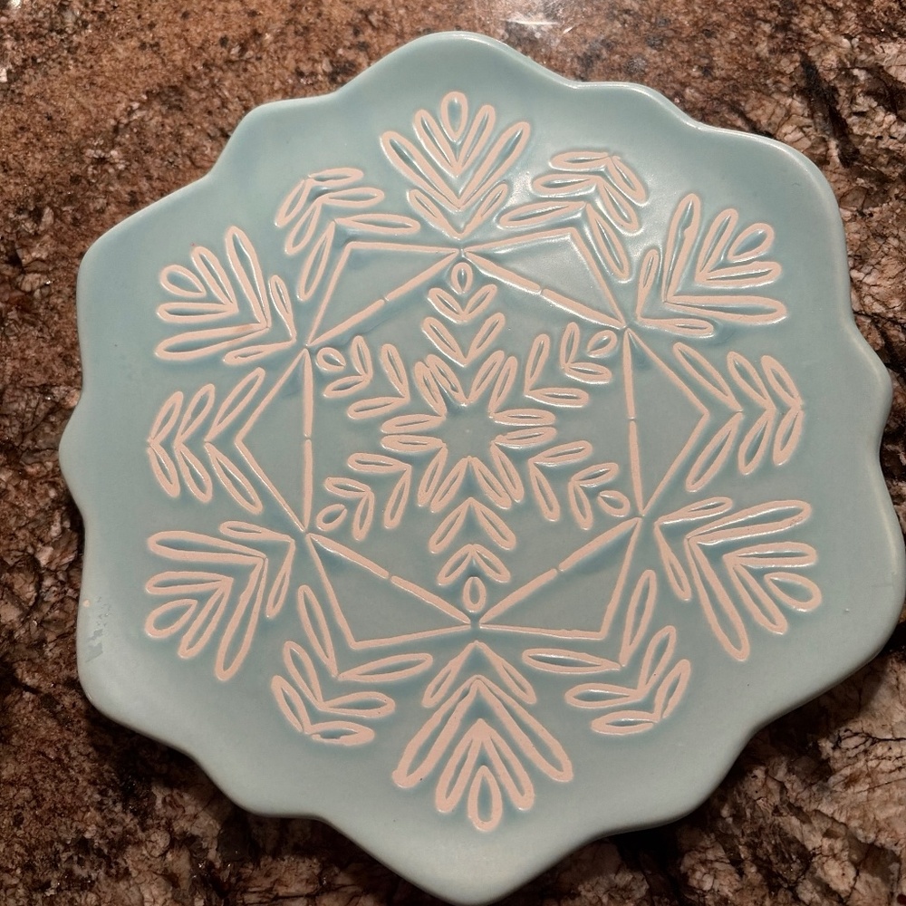 TAG snowflake dish
